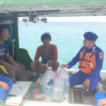 Berikan Life Jacket dan Edukasi, Bentuk Kepedulian Sat Polair Polres Kepulauan Seribu Kepada Nelayan