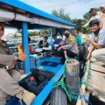 Pak Bhabin Polsek Kep. Seribu Selatan Sambangi Warganya Yang Berprofesi Sebagai Nelayan