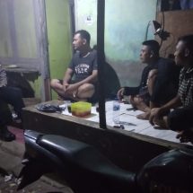 Sambang Malam, Kapolsubsektor Pulau Lancang Sambangi Tomas dan Masyarakat