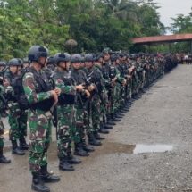 Sambut Kunjungan Kerja Panglima TNI Dan Kapolri, Dandim 1710/Mimika Pimpin Apel Gabungan Gelar Pasukan