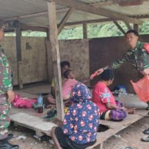 Jaga Komunikasi Dengan Masyarakat, Babinsa Koramil 1710-04/Tembagapura Laksanakan Komsos