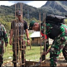 Peletakan Batu Pertama oleh Satgas Yonif Mekanis 203/AK Guna Pembuatan Monumen Kasih Di Distrik Malagayneri
