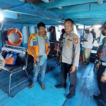 Polri Berikan Edukasi Keselamatan Berlayar Lewat Anggota Polsubsektor Pulau Panggang