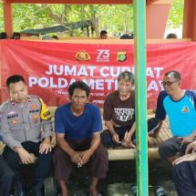 Bhabin Pulau Untung Jawa, Gelar Jumat Curhat di Saung Bersama Warga RW 02