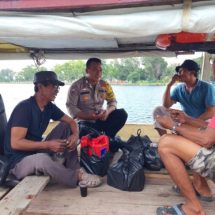 Sambang, Pak Bhabin Imbau Jaga Kamtibmas dan Ingatkan Penggiat Kapal Ojek Prioritaskan Keamanan