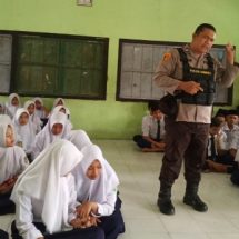 Police Goes To School Polsek Buay Madang di SMP NU Tugasari