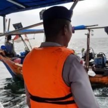 Patroli Perairan Polres Kep. Seribu Sambangi Nelayan Himbau Keselamatan