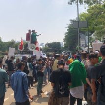 Koalisi Mahasiswa Hukum Nusantara Demo di PN Jakbar, Koordinator: Kami Dukung Natalia Rusli Agar Tidak Dikriminalisasi