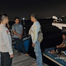 Satuan Polair Polres Kep. Seribu Melaksanakan Patroli Malam Rutin, Sambangi Nelayan