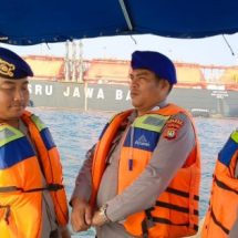 Satpolair Polres Kep Seribu Melakukan Patroli Laut untuk Mempertahankan Kamtibmas di Perairan Pulau Untung Jawa