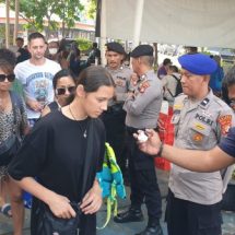 Pengamanan Ketat Anggota Polres Kepulauan Seribu di Dermaga Marina Ancol