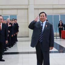 Menhan Prabowo Resmi Lantik Mayjen TNI Jonni Mahroza Sebagai Rektor Unhan RI