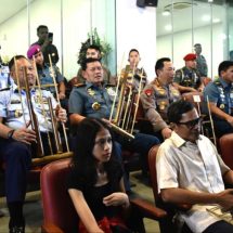 Panglima TNI Dan Ketum Dharma Pertiwi Berpartisipasi Dalam Angklung Guinness World of Records