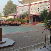 Bhabinkamtibmas Polres Kep. Seribu Memperingati Hari Pramuka ke-62 di SDN 02 PG Pulau Untung Jawa