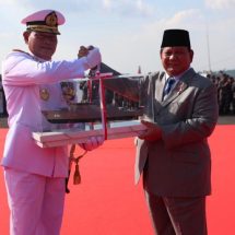 Menhan Prabowo Serah Terimakan Dua KRI ke TNI AL: Pulau Fani-731 Dan Pulau Fanildo-732