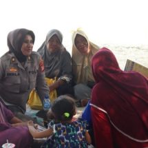 Srikandi Polres Kep Seribu Galang Solidaritas dalam Kegiatan Jumat Curhat di Pulau Untung Jawa