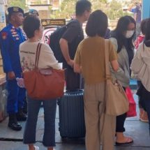 Polres Kep. Seribu Amankan Keberangkatan Warga dan Wisatawan di Dermaga Marina Ancol dan Sosialisasikan 110 Call Centre Polri