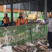 Kanit Binmas Polsek Kepulauan Seribu Selatan Himbau Petugas Pengelola Sampah di Pulau Tidung untuk Hindari Pembakaran