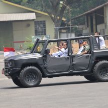Menhan Prabowo Dampingi Presiden RI Tinjau PT Pindad Di Bandung