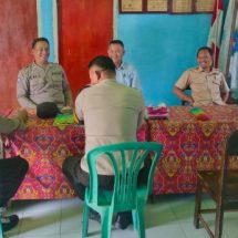 Kapolsek Buay Madang Pimpin Jumat Curhat di Aula Kantor Desa Pisang Jaya