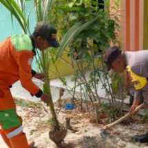 Polsek Kepulauan Seribu Utara dan Pemda Gencar Tanam Pohon untuk Kurangi Polusi Udara