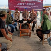 Kapolres Kepulauan Seribu Gelar Jumat Curhat di Pulau Kelapa untuk Mendengarkan, Mencatat, Memberikan Solusi