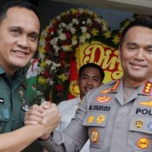 Kapolres Jakbar Kunjungi Kodim 0503 JB Berikan Ucapan Dirgahayu TNI Yang Ke 78 Tahun