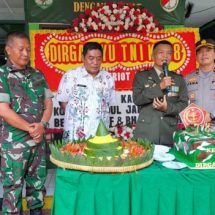 Peringati HUT ke 78 TNI, Rombongan Polsek Kalideres Beri Kejutan Ke Koramil 06