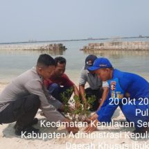 Upaya Bhabinkamtibmas: Tanam Pohon di Berbagai Pulau Penduduk Wilayah Polres Kepulauan Seribu untuk Kurangi Polusi dan Tingkatkan Penghijauan