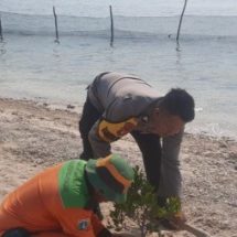 Polsek Kepulauan Seribu Selatan, Polres Kepulauan Seribu, dan Warga Gencar Tanam Pohon untuk Kurangi Polusi Udara