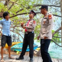 Satuan Pamobvit Polres Kepulauan Seribu Terus Ajak Wisatawan Prioritaskan Keselamatan di Pulau Macan