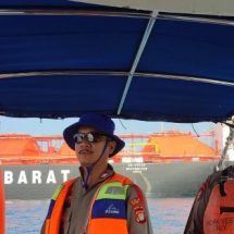Team Patroli Satpolair Polres Kepulauan Seribu Himbau Nelayan untuk Prioritaskan Keselamatan Berlayar