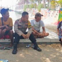 Bhabinkamtibmas Pulau Untung Jawa Sambangi Warga: Sinergi untuk Keamanan dan Ketertiban Wilayah