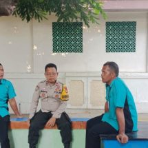 Bhabinkamtibmas Pulau Untung Jawa Ajak Warga untuk Pemilu 2024 yang Aman dan Damai