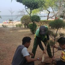 Polsek Kepulauan Seribu Selatan dan Warga Bergerak Bersama Tanam Bibit Pohon untuk Reduksi Polusi Udara