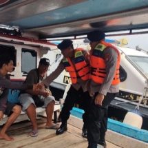 Kapal Patroli Satpolair Polres Kep. Seribu Lakukan Giat Dialogis di Perairan Pulau Pari Himbau Ikut Sukseskan Jalannya Pemilu 2024