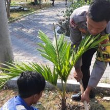 Polsek Kep. Seribu Selatan Bersama Instansi Pemerintah Gelar Kegiatan Penanaman Pohon ‘Birukan Langit’ di Pulau Untung Jawa