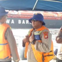 Patroli Laut Satpolair Polres Kepulauan Seribu Himbau Keselamatan Berlayar dan Sukseskan Pemilu 2024 di Perairan Pulau Harapan