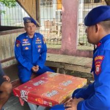 Team Patroli Satpolair Polres Kepulauan Seribu Himbau Keselamatan dan Sukseskan Pemilu 2024 di Perairan Pulau Bidadari