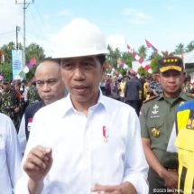 Panglima TNI Mendampingi Presiden RI Resmikan BTS 4G Dan Pemberian BLT Di Sulawesi Utara