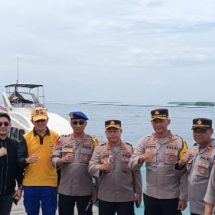 Kapolres Kepulauan Seribu Dampingi Kunjungan Kerja Dir Polairud Polda Metro Jaya dalam Pengecekan Ops Lilin Jaya 2023-2024 di Pospam Lilin Pulau Pramuka