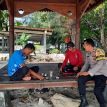 Briptu Andika Fajar, Bhabinkamtibmas Pulau Tidung, Berupaya Tingkatkan Sukses Pemilu 2024 Melalui Patroli Dialogis