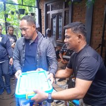 Panglima TNI Bagikan 300 Paket Sembako Untuk Pesantren Dan Masyarakat