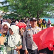 Polsek Kepulauan Seribu Utara Amankan Pendistribusian Pangan Murah untuk Pemegang Kartu KJP