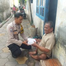 Aipda Suhendi Polisi Humanis Berikan Bantuan kepada Warga Disabilitas di Pulau Panggang