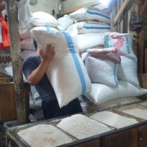 Stok Beras Di Pasar Cakung Masih Memadai dan Harga Sembako Normal, Pedagang Harap Penjualan Meningkat