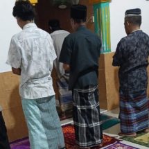 Bhabinkamtibmas Pulau Pari Giat Cooling System Sholat subuh keliling dan Sambang Warga di Mushollah Nurul Iman