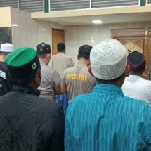 Polres Kepulauan Seribu Sambut Ramadhan dengan Berbuka Puasa dan Sholat Bersama Warga di Masjid Baitul Jannah