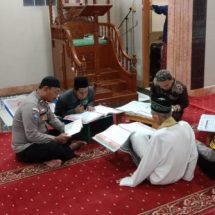 Kanit Binmas Polsek Kepulauan Seribu Ajak Warga Pulau Panggang Hataman dan Tadarus Quran Bersama di Bulan Ramadhan