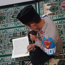 Kanit Provos Polsek Kepulauan Seribu Selatan Bekerjasama dengan Warga Gelar Hataman dan Tadarus Al-Quran di Bulan Ramadan